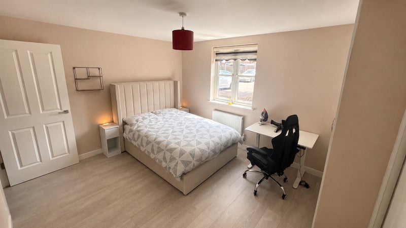 Room Gareth Drive in Greater London