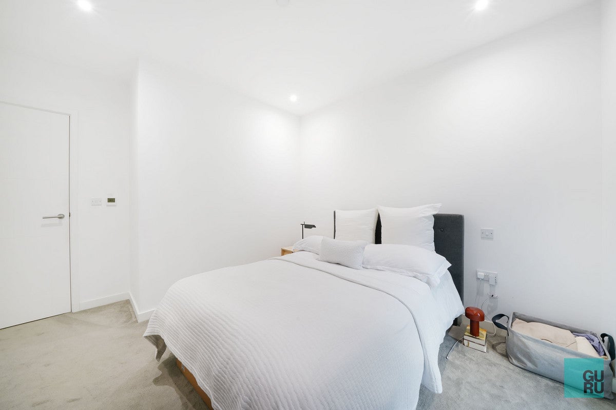 Flat Scrimgoeur Place in Greater London