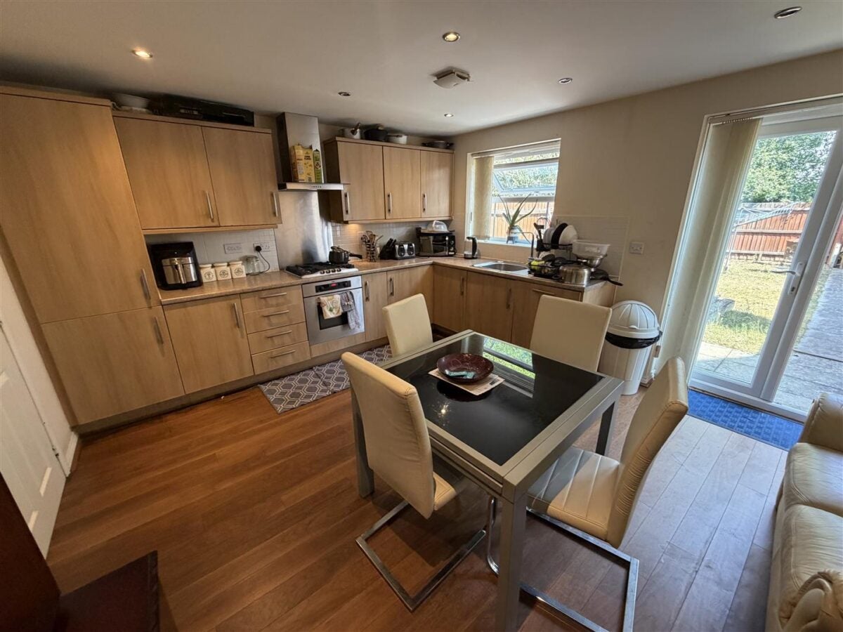 Room Enders Close in Greater London