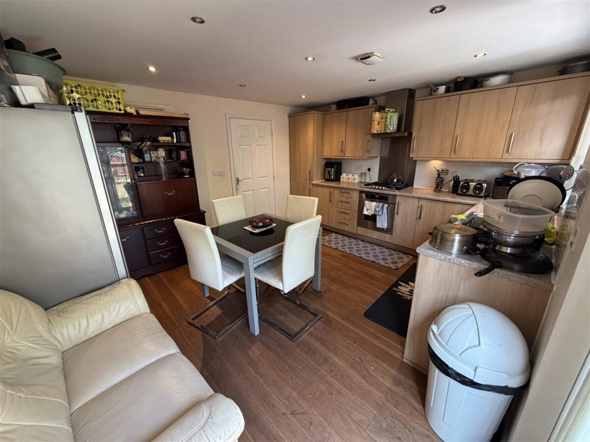 Room Enders Close in Greater London