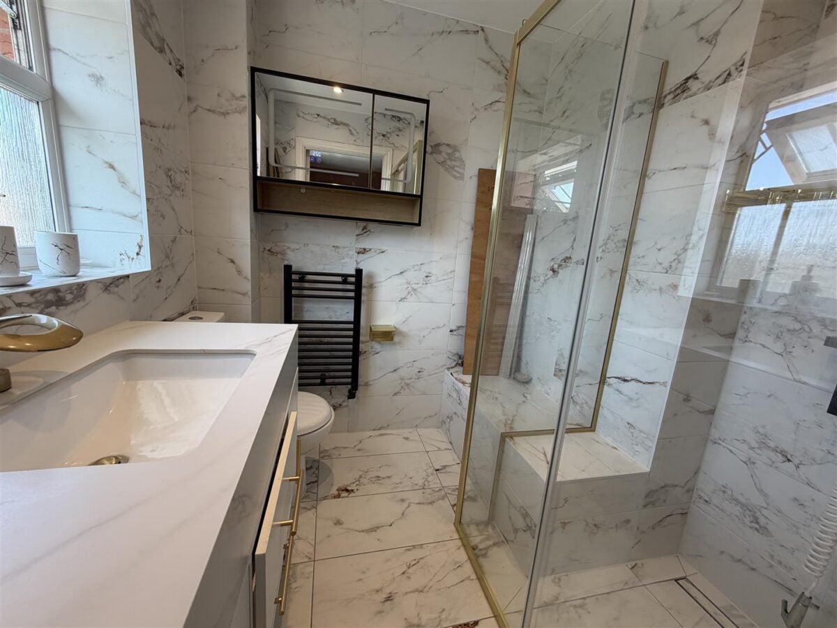 Room Enders Close in Greater London