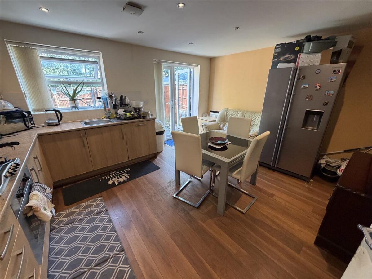 Room Enders Close in Greater London