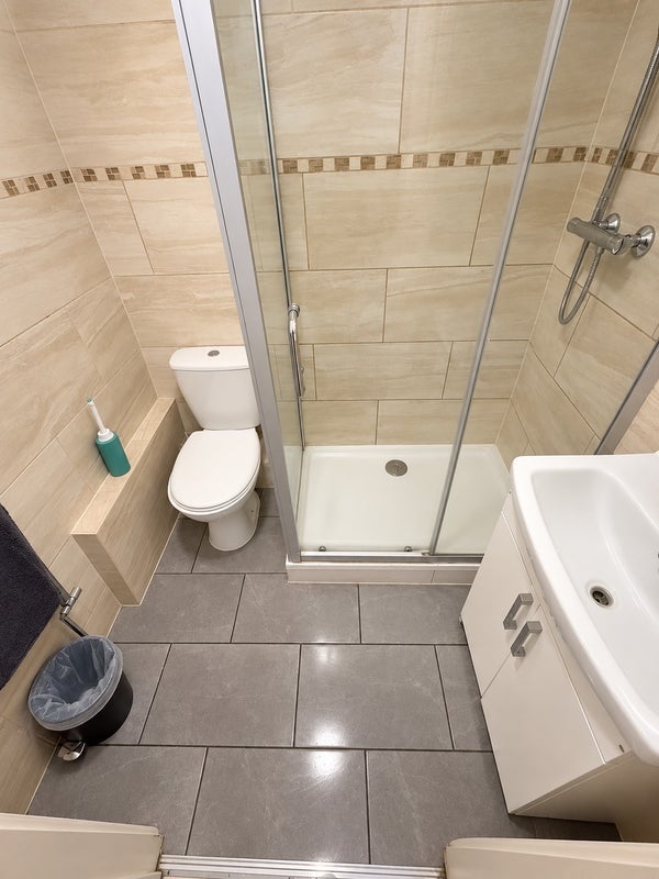 Room Uxbridge Road in Greater London