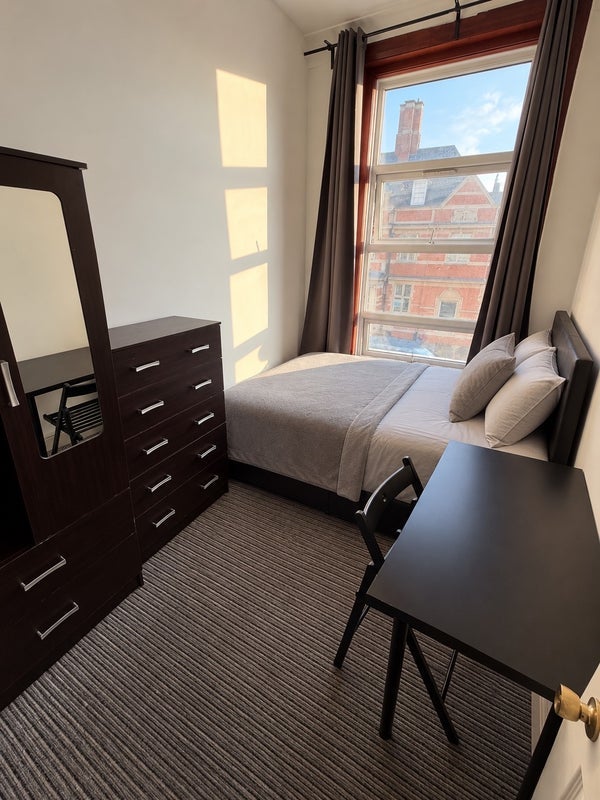 Room Uxbridge Road in Greater London