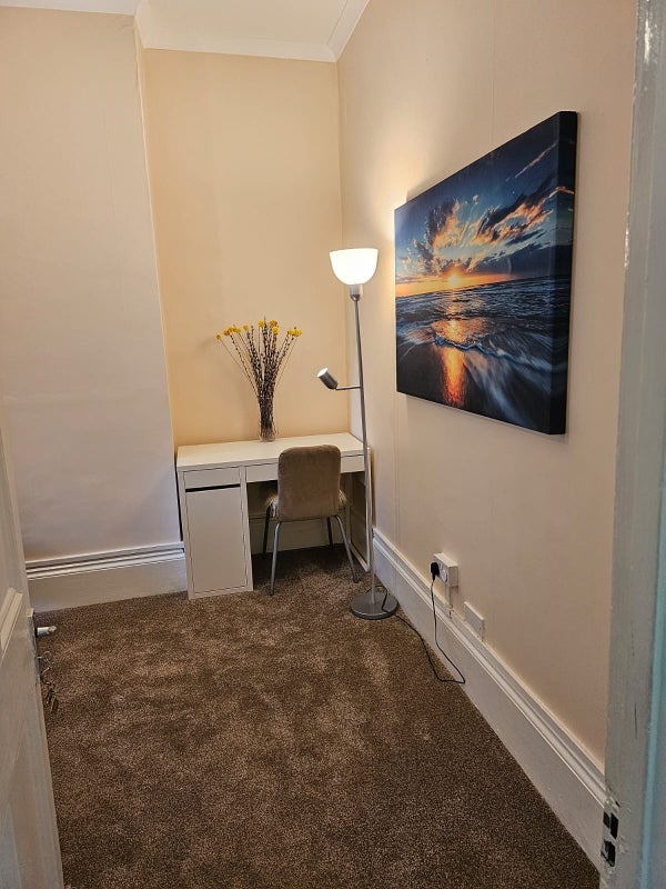 Room Berriman Road in Greater London