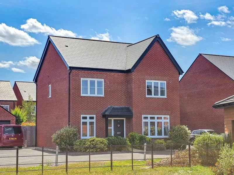 House Ironbridge Road in Tewkesbury