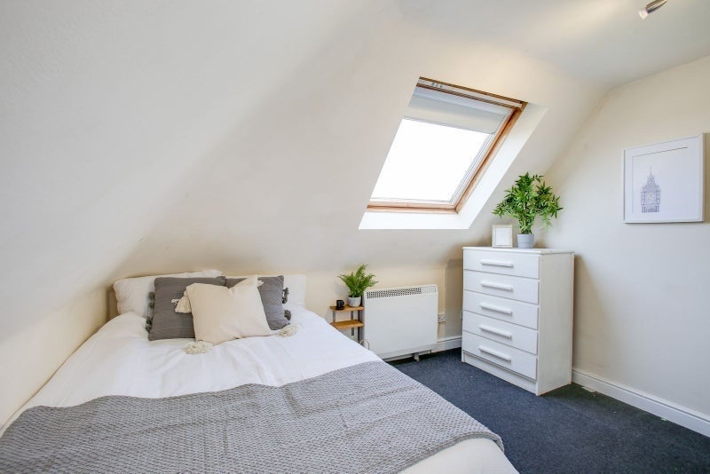 Room Sutton Court in Greater London