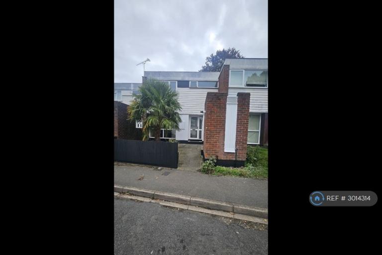 House Old Woking Road in Woking