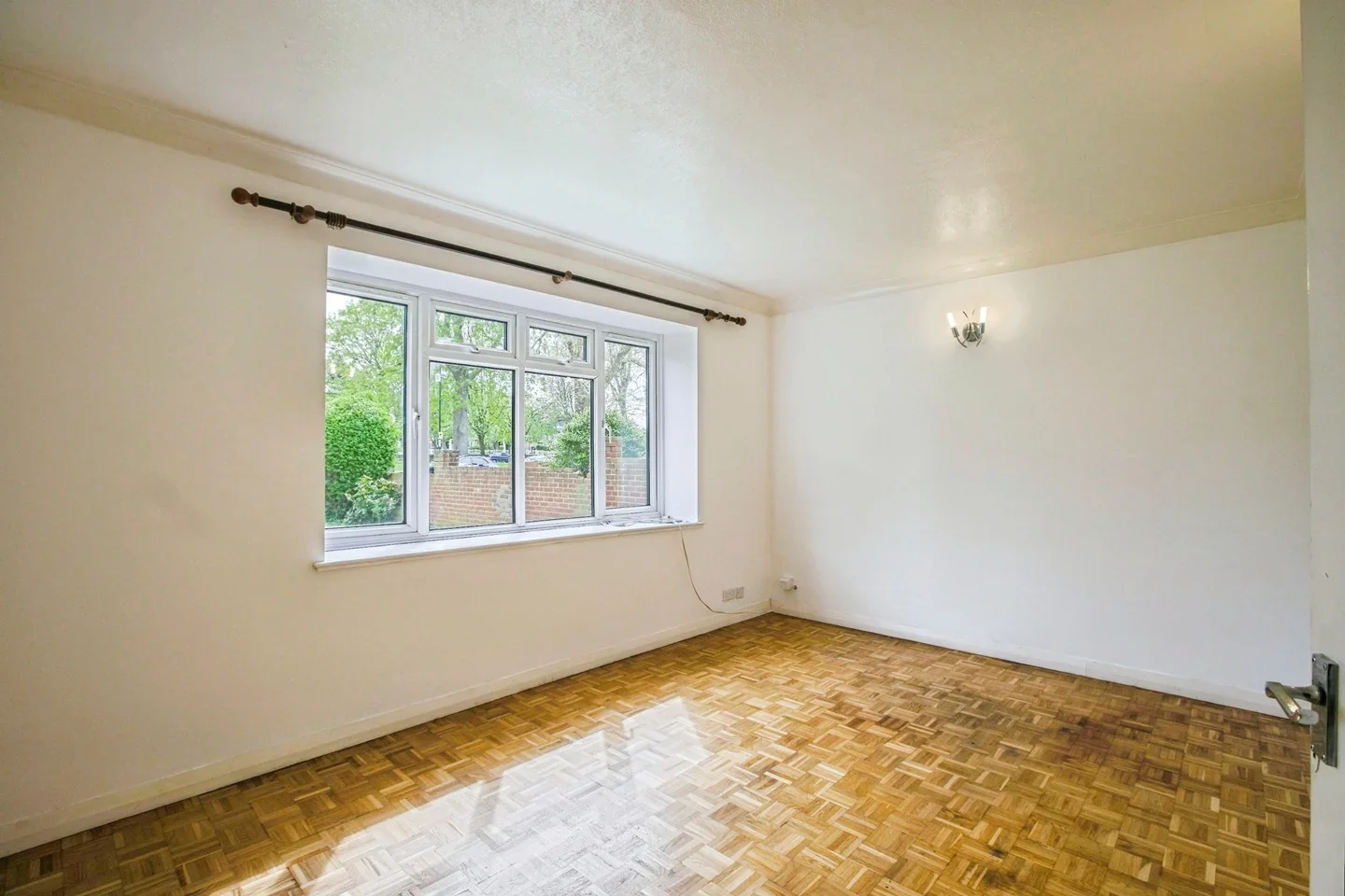 Flat Woodside Green in Greater London