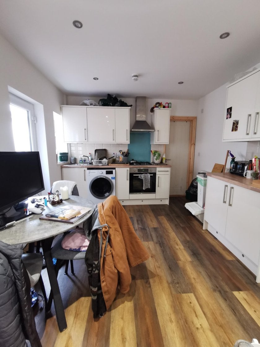 Flat Gwydr Crescent in Swansea
