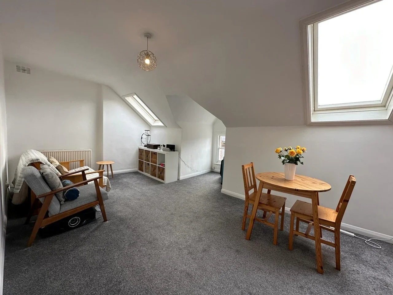 Flat Gleneldon Road in Greater London