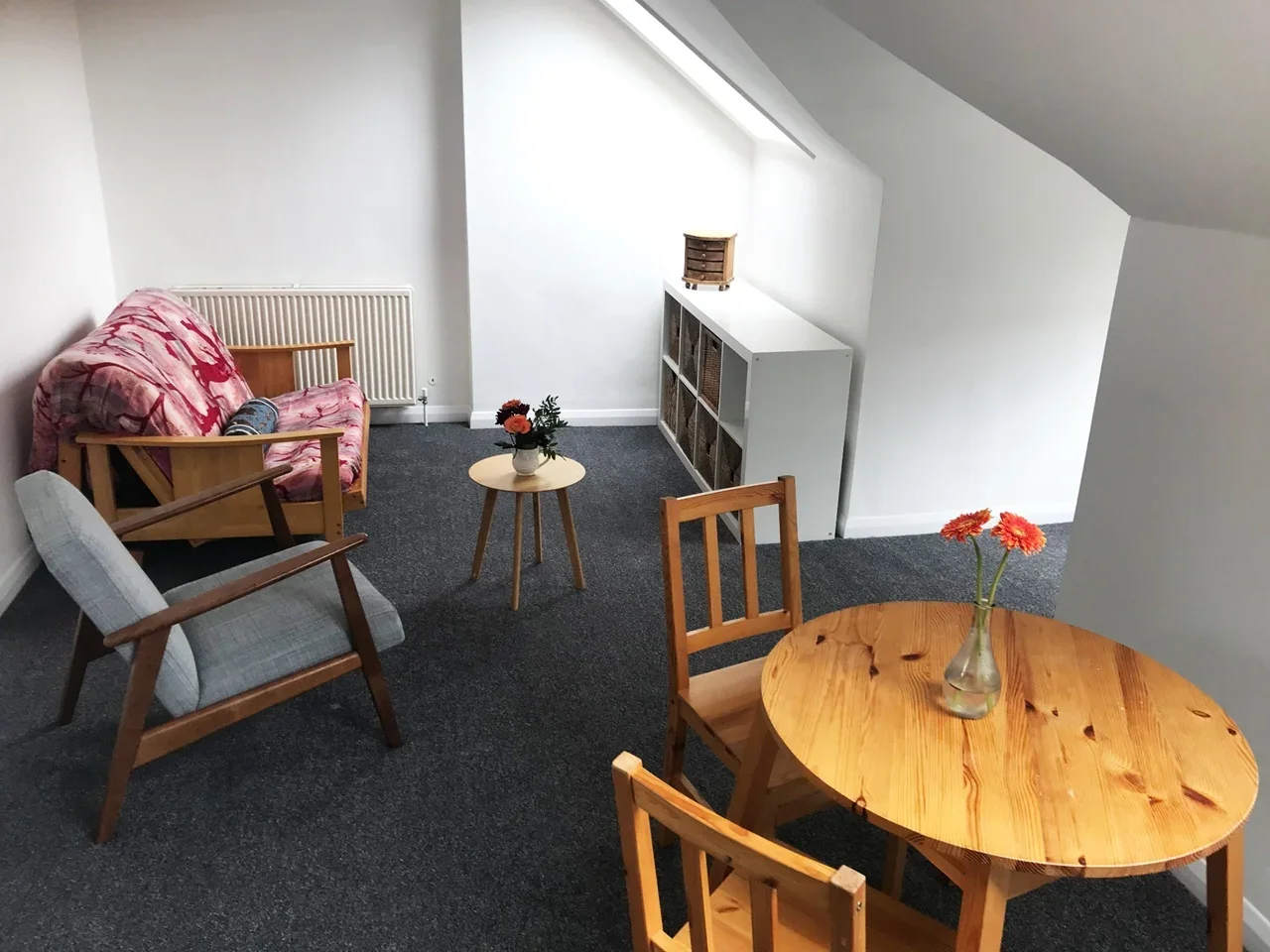 Flat Gleneldon Road in Greater London