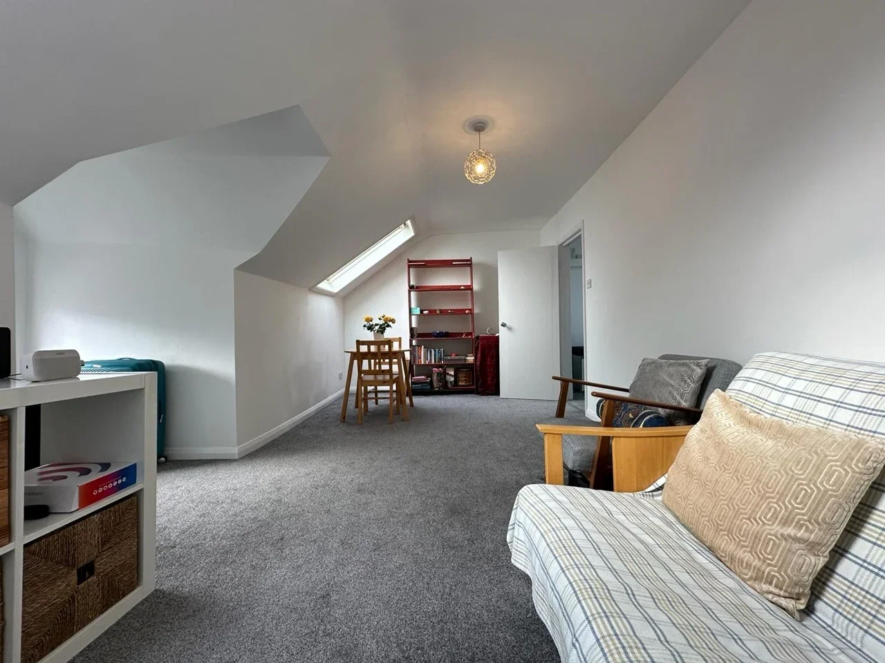 Flat Gleneldon Road in Greater London