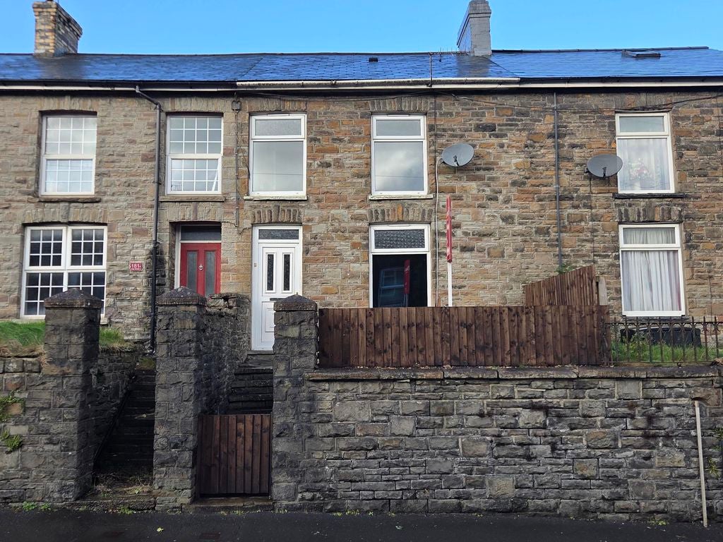 House A4233 in Cymmer