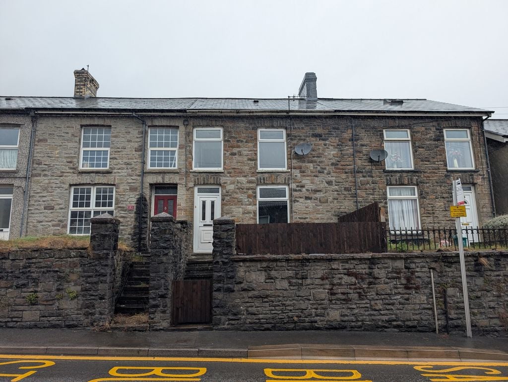 House A4233 in Cymmer