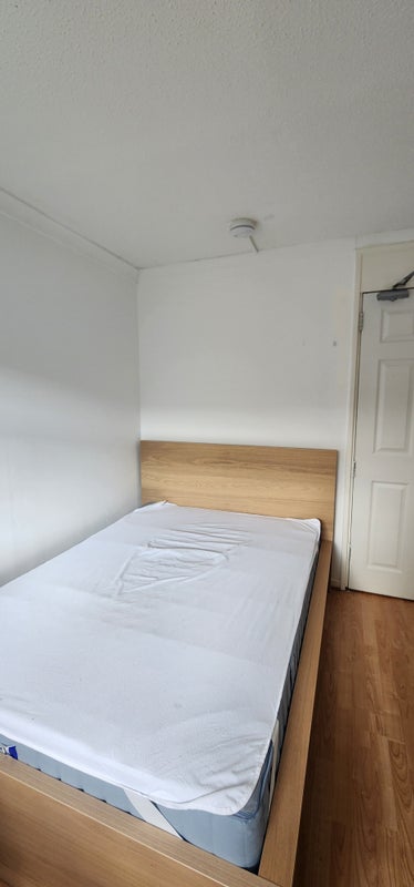 Room St Mungo Avenue in Glasgow