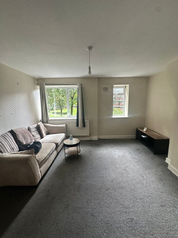 Room Eccles New Road in Salford