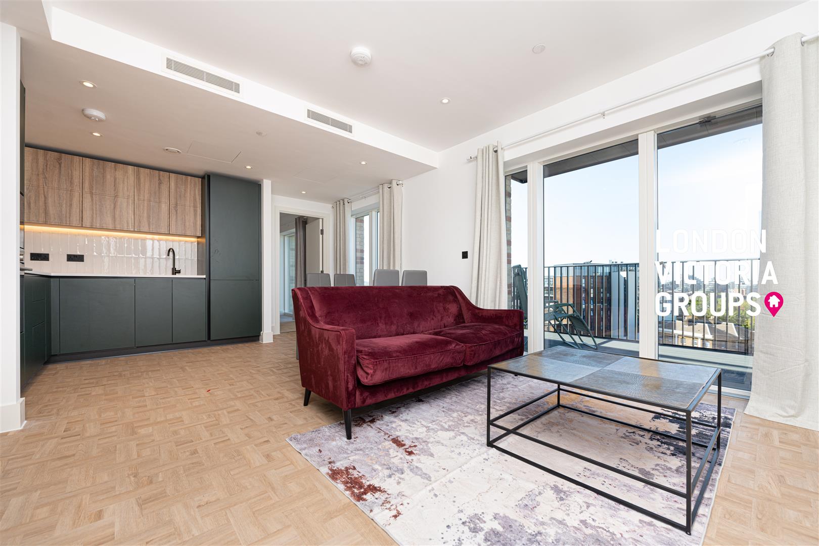Flat Danvers Avenue in Greater London