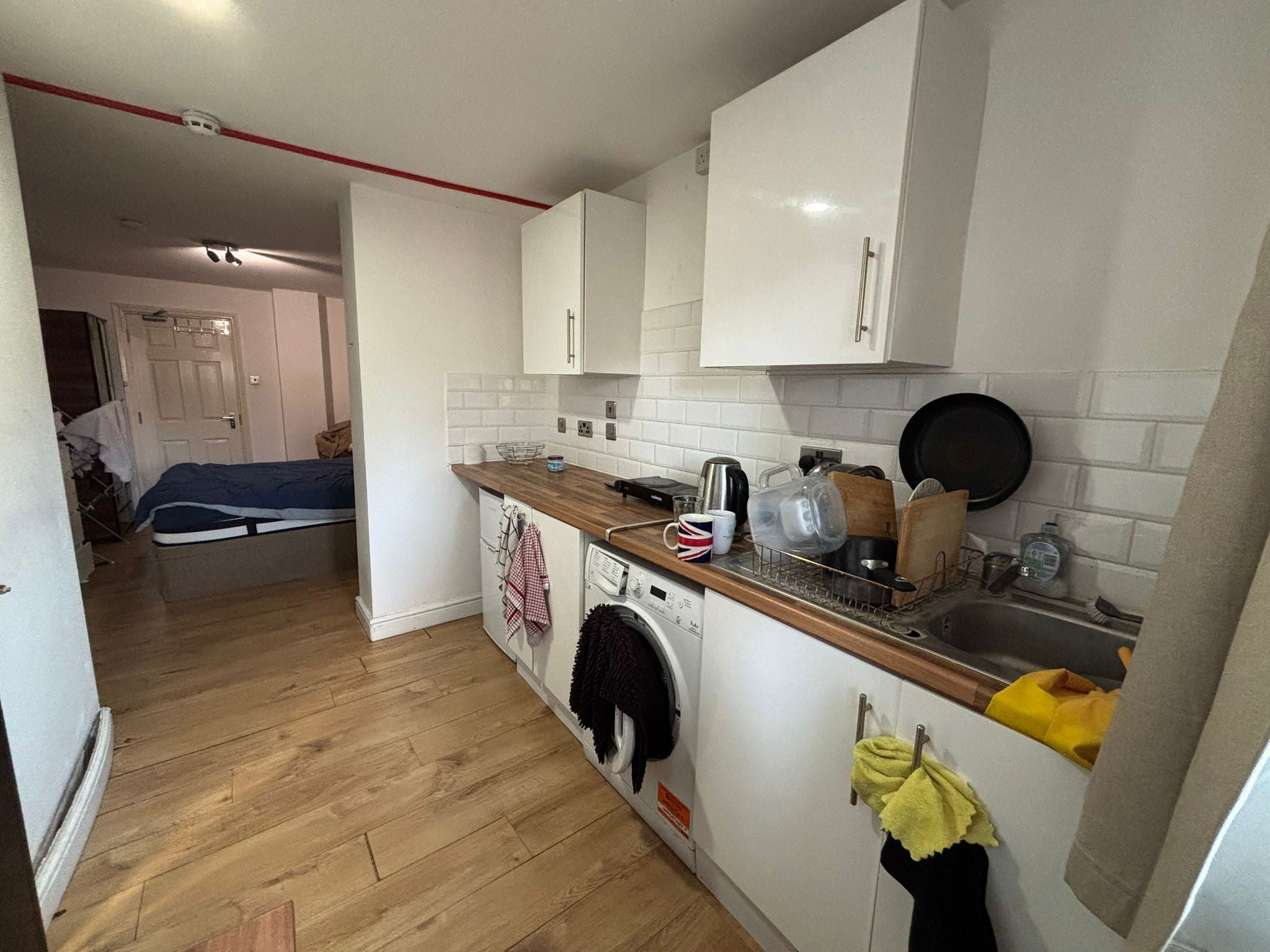 Room Buckingham Road in Greater London