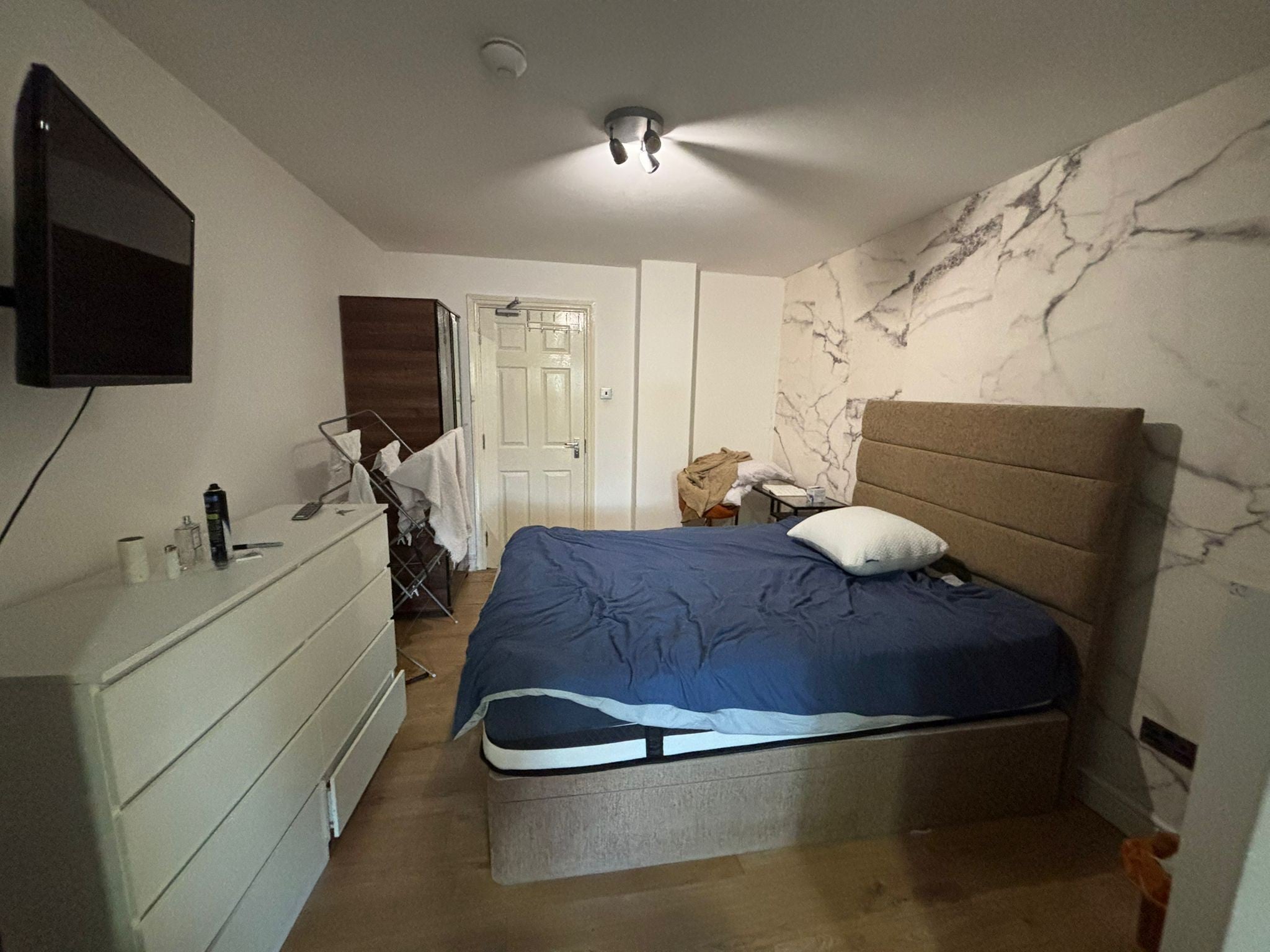 Room Buckingham Road in Greater London