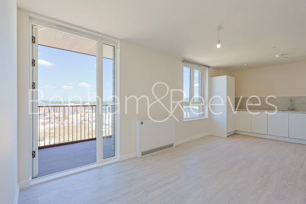 Flat Hargrave Drive in London