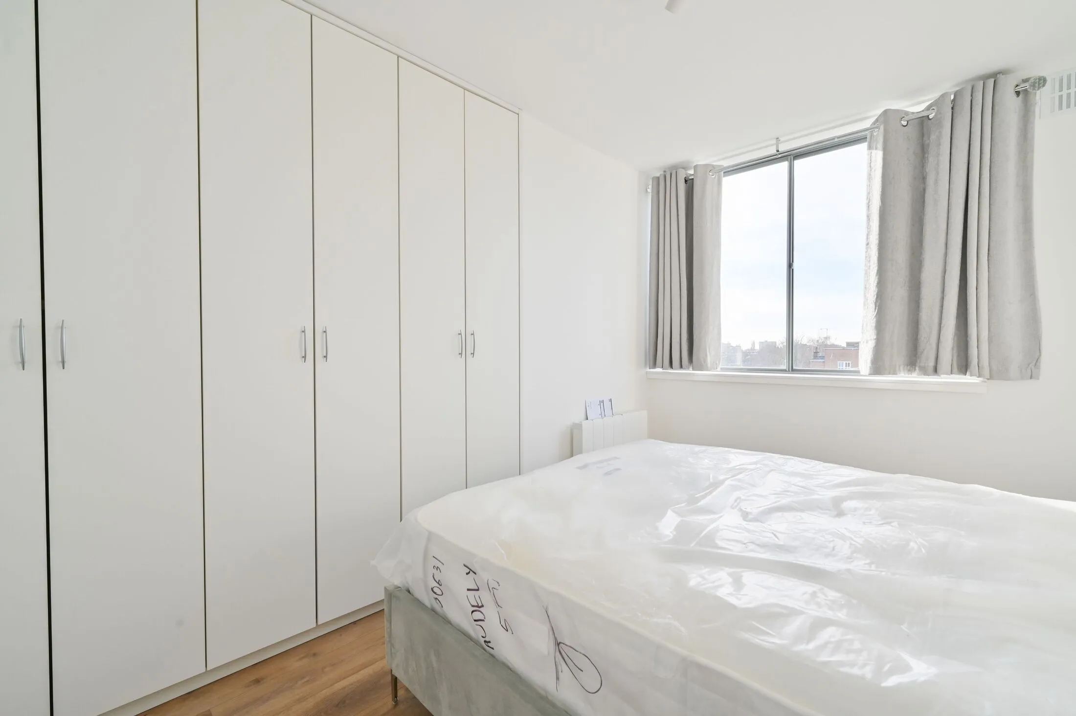 Flat Rowley Way in City of Westminster