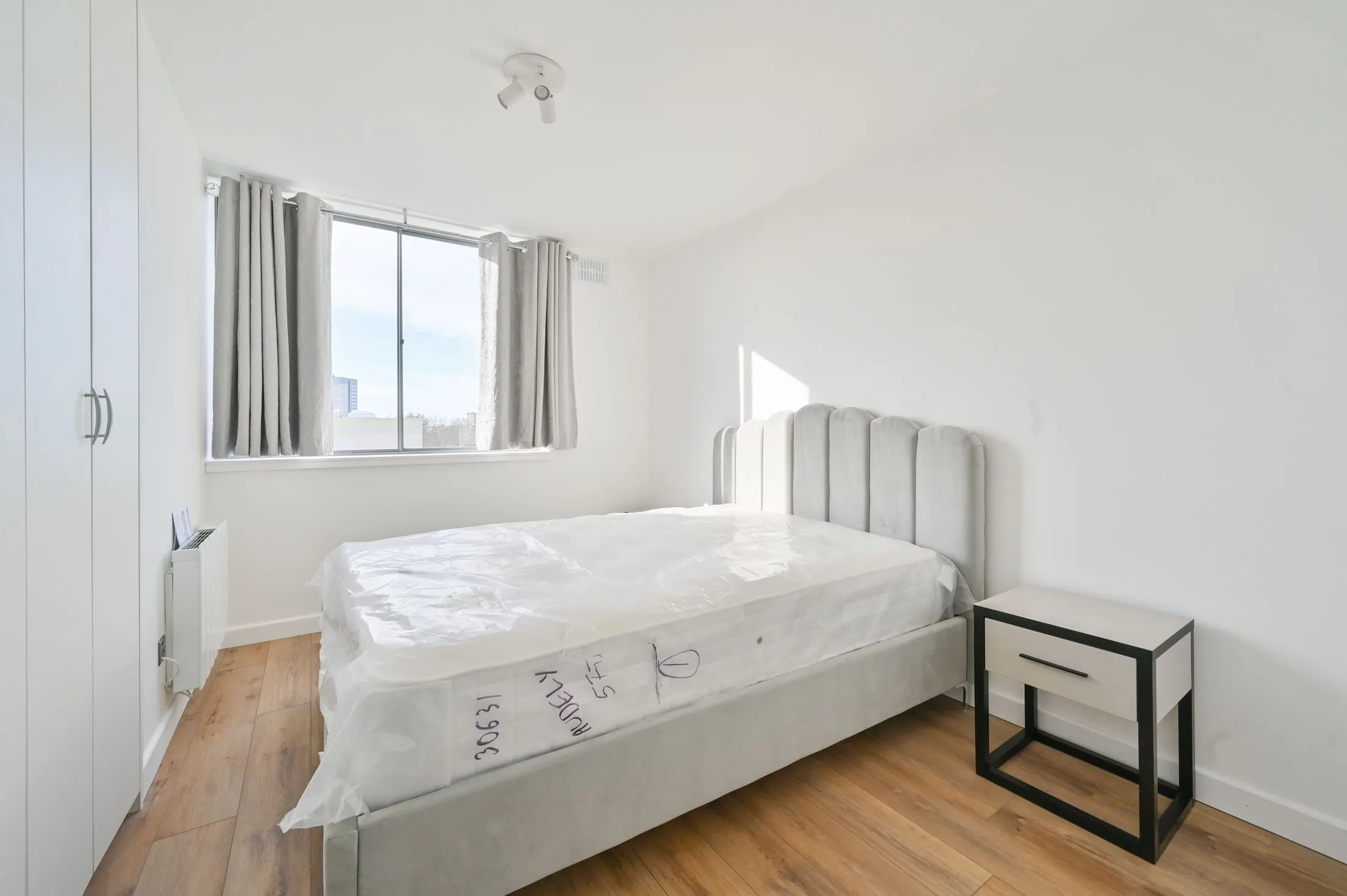 Flat Rowley Way in City of Westminster