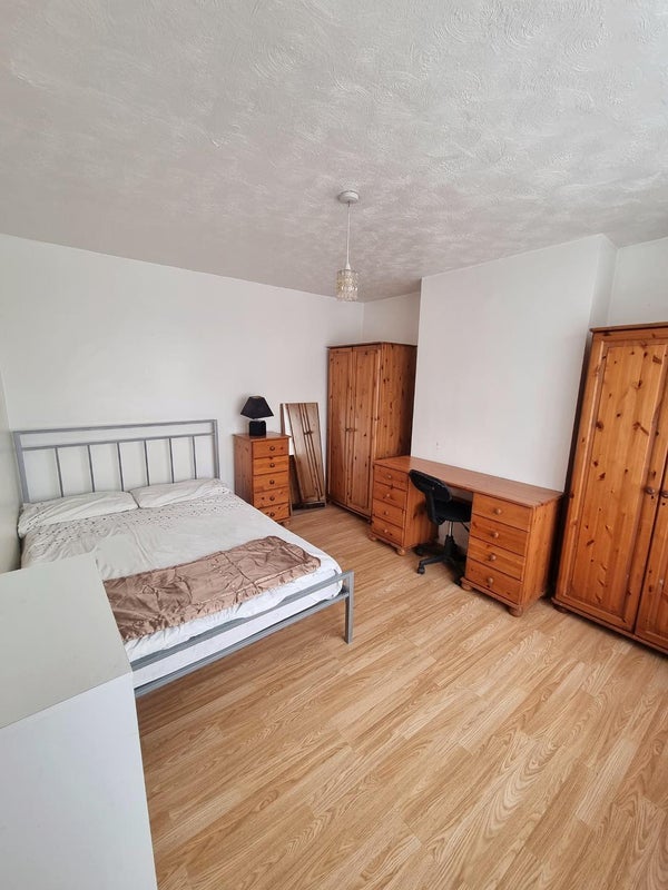 Room Priors Walk in Crawley
