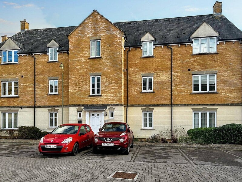 Flat Harvest Grove in West Oxfordshire