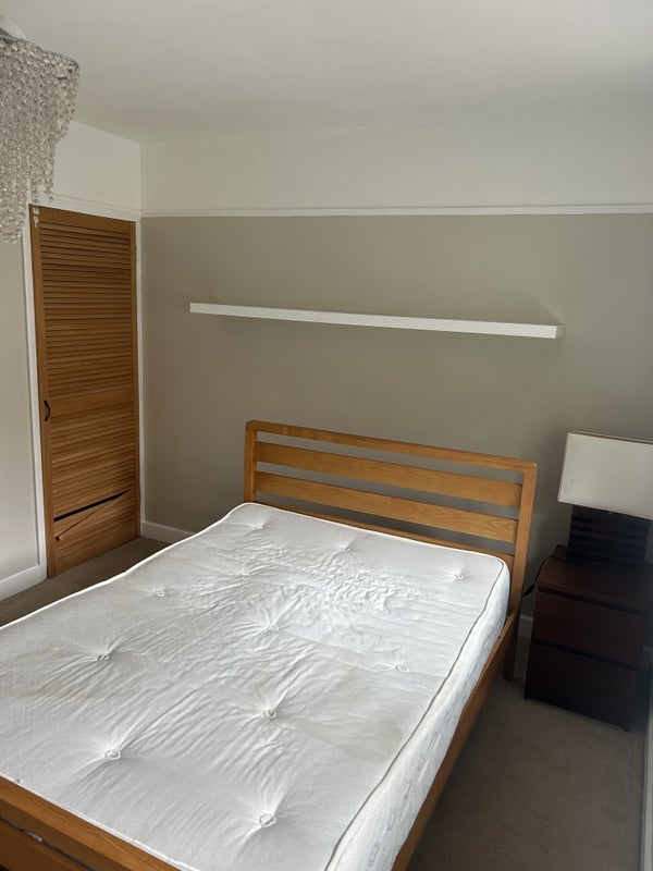Room Woburn Avenue in Greater London