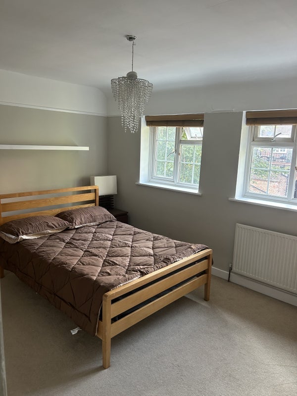 Room Woburn Avenue in Greater London