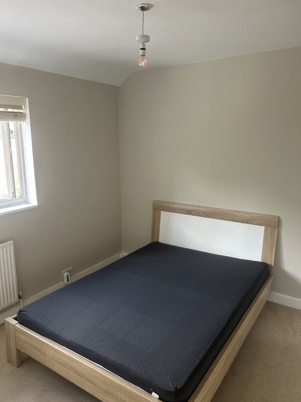 Room Woburn Avenue in Greater London