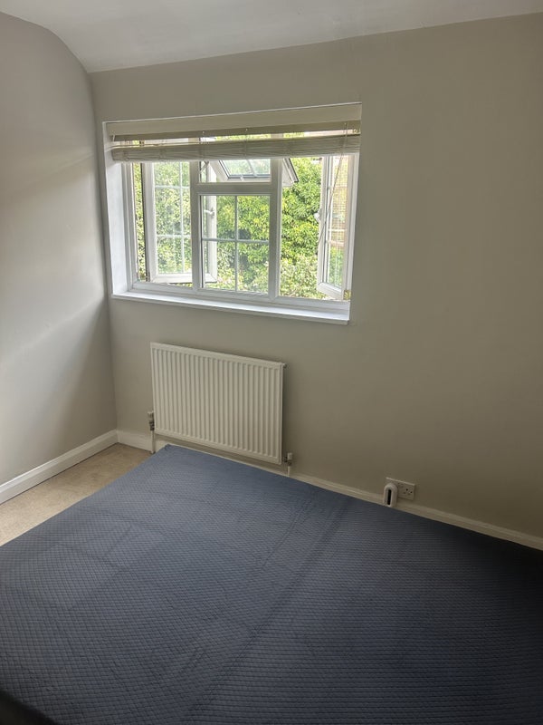 Room Woburn Avenue in Greater London