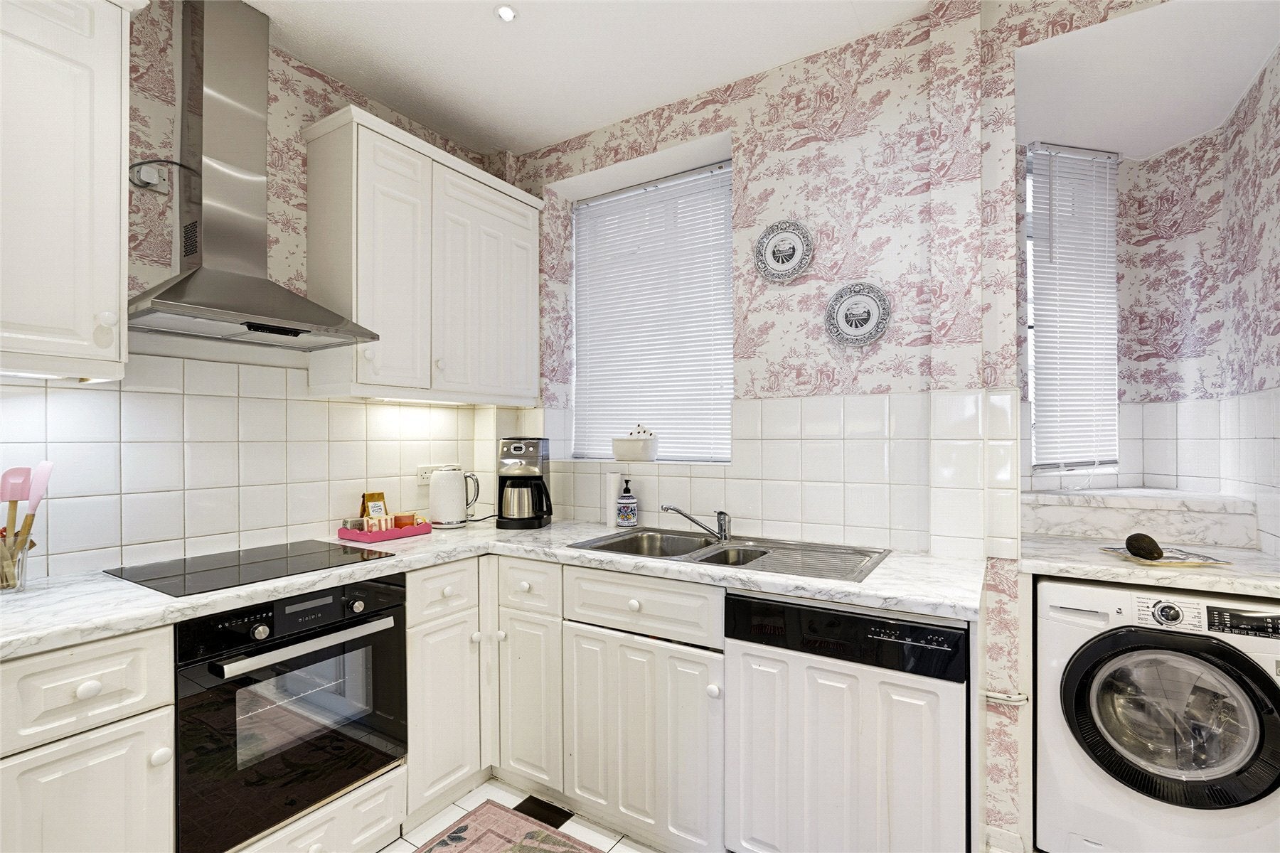 Flat Sloane Avenue in Greater London