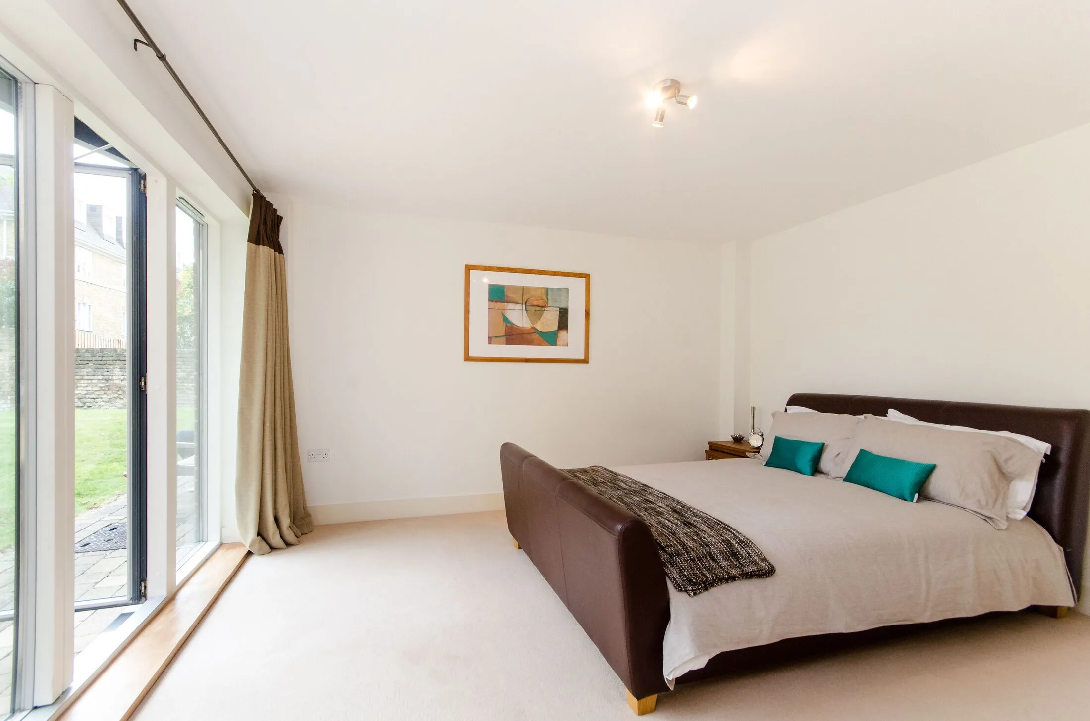 Flat Cumberland Close in Greater London