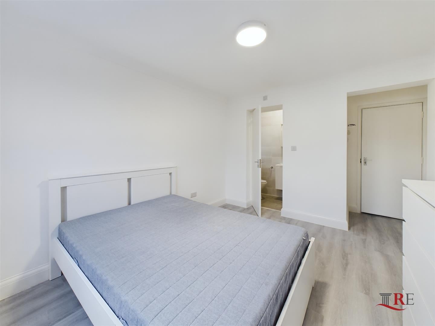 Room Bertie Road in Greater London