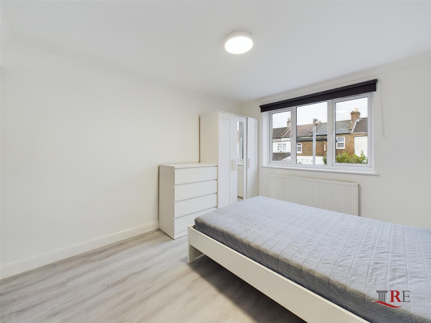 Room Bertie Road in Greater London