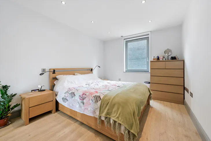 Flat Assam Street in Greater London