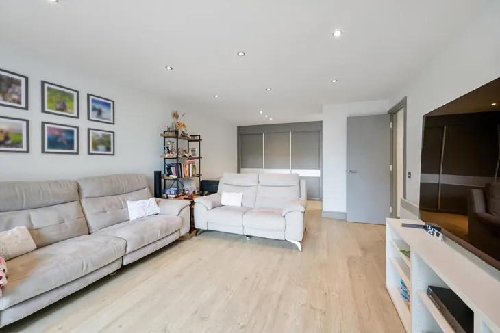 Flat Assam Street in Greater London