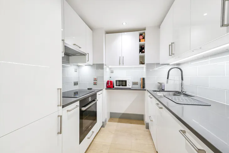 Flat Assam Street in Greater London