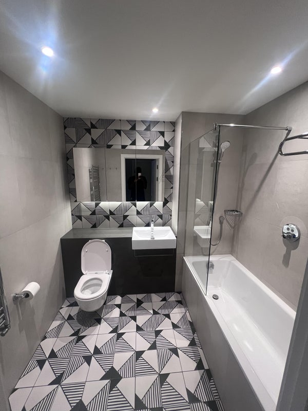 Flat Portlands Court in Greater London