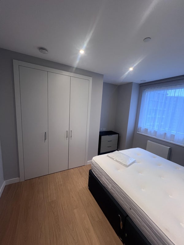 Flat Portlands Court in Greater London