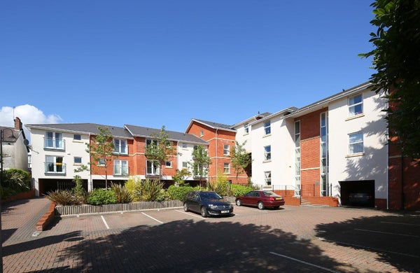 Flat Vishwell Road in Cardiff
