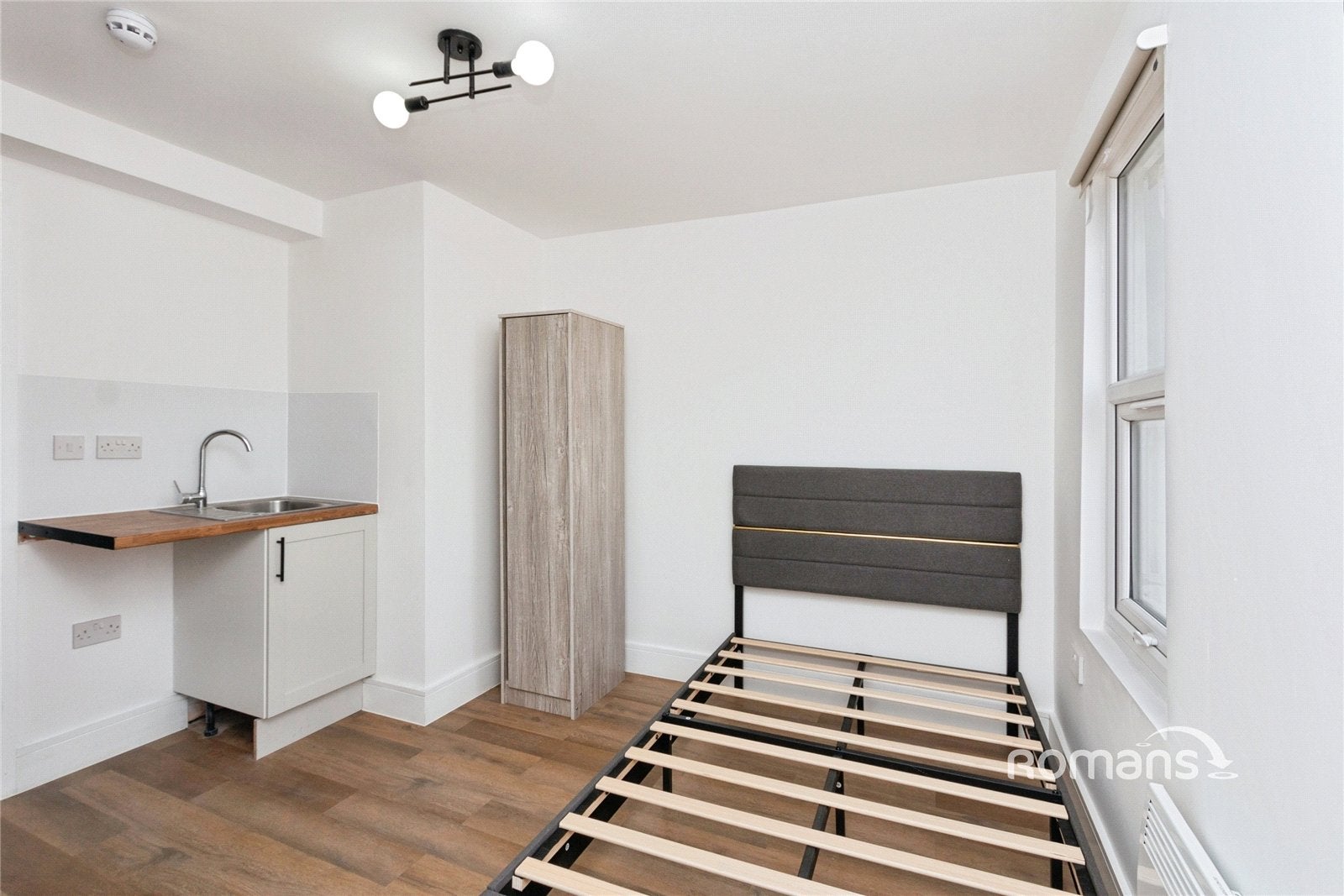 Room Ash Road in Rushmoor