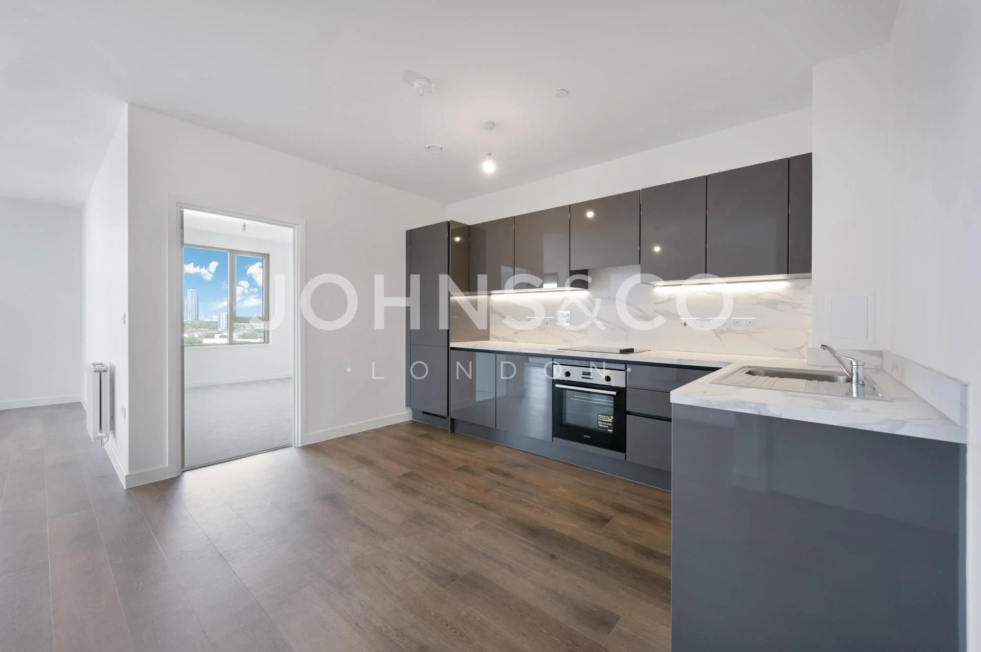 Flat Ilderton Road in Greater London
