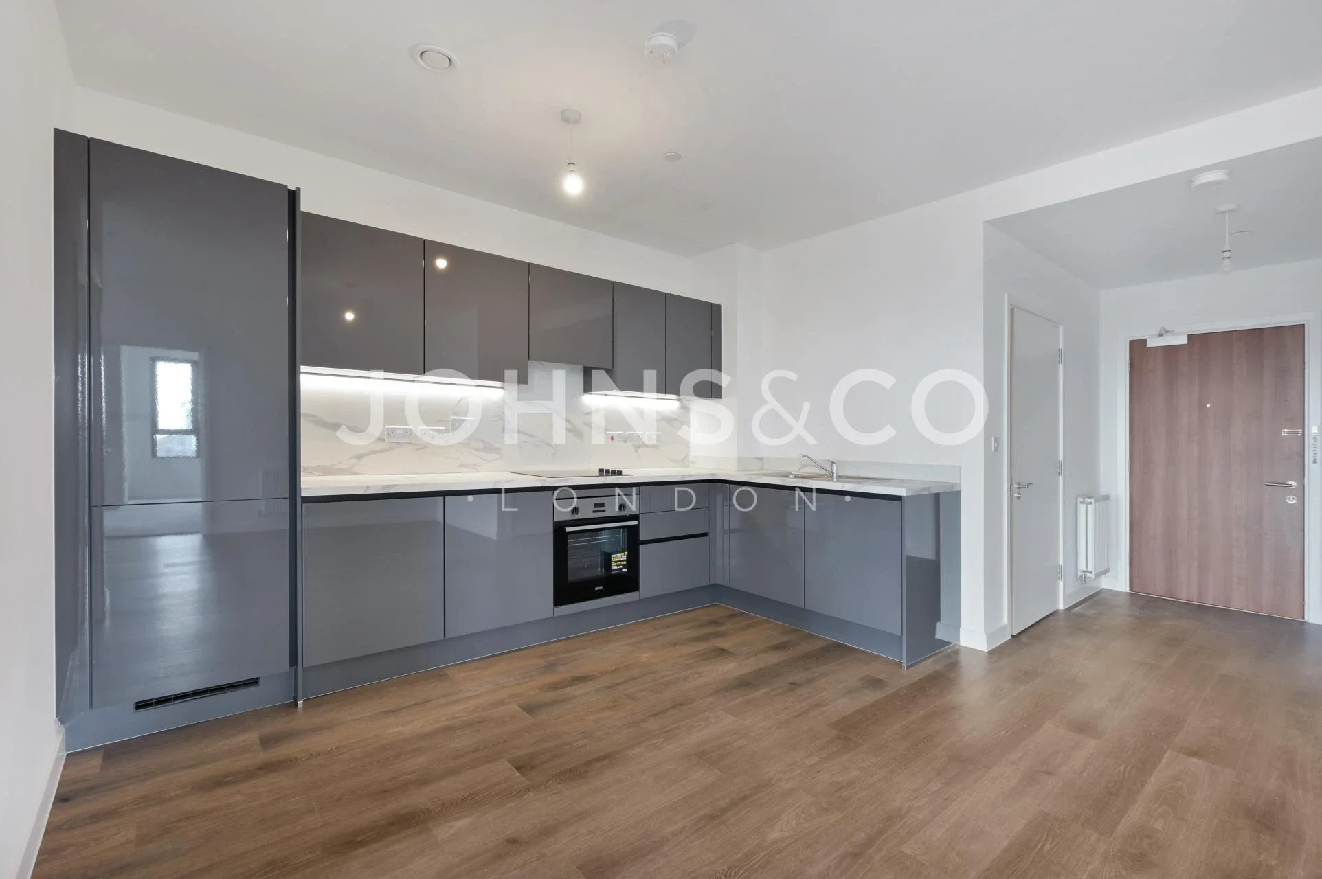 Flat Ilderton Road in Greater London