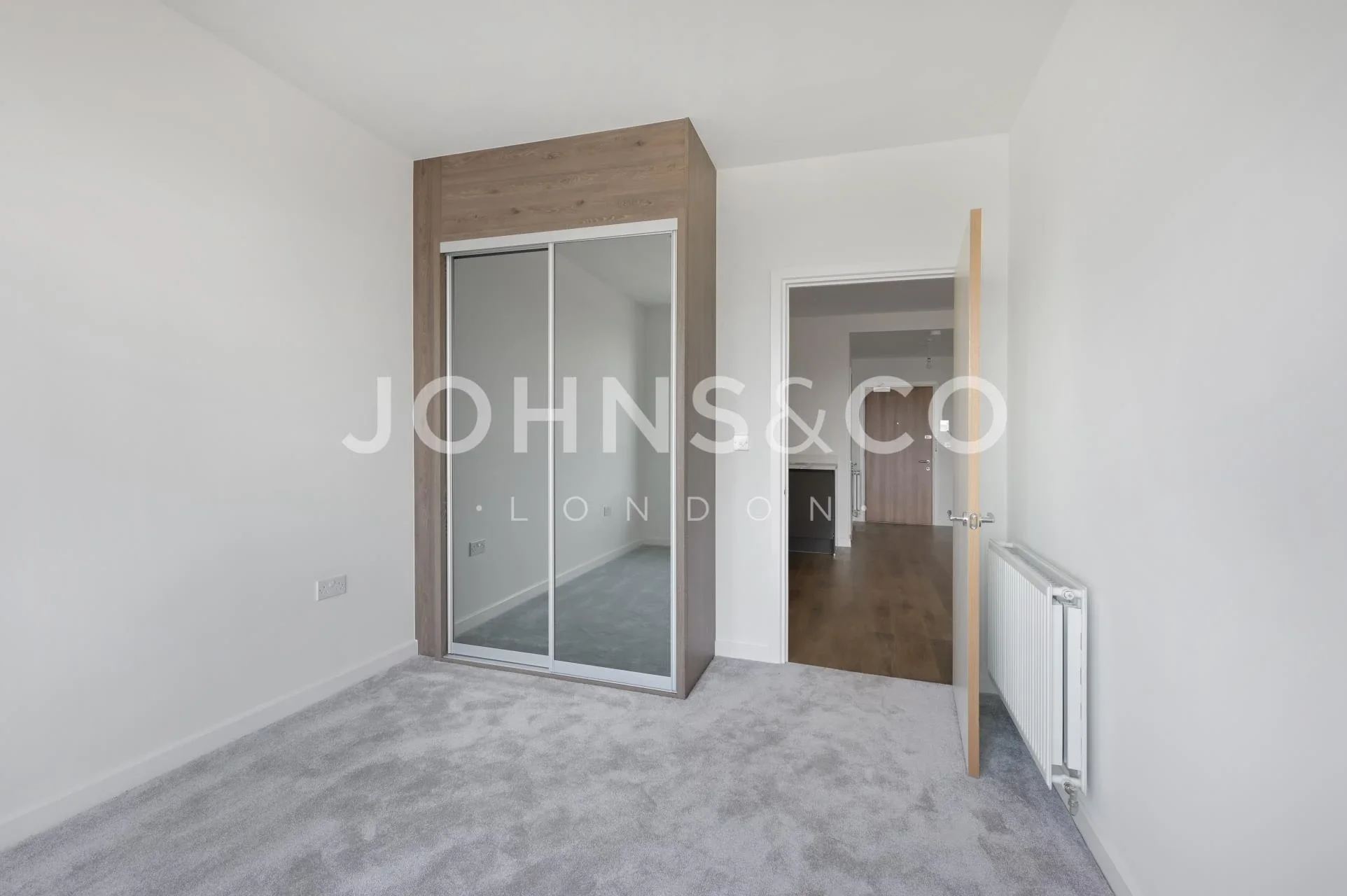 Flat Ilderton Road in Greater London