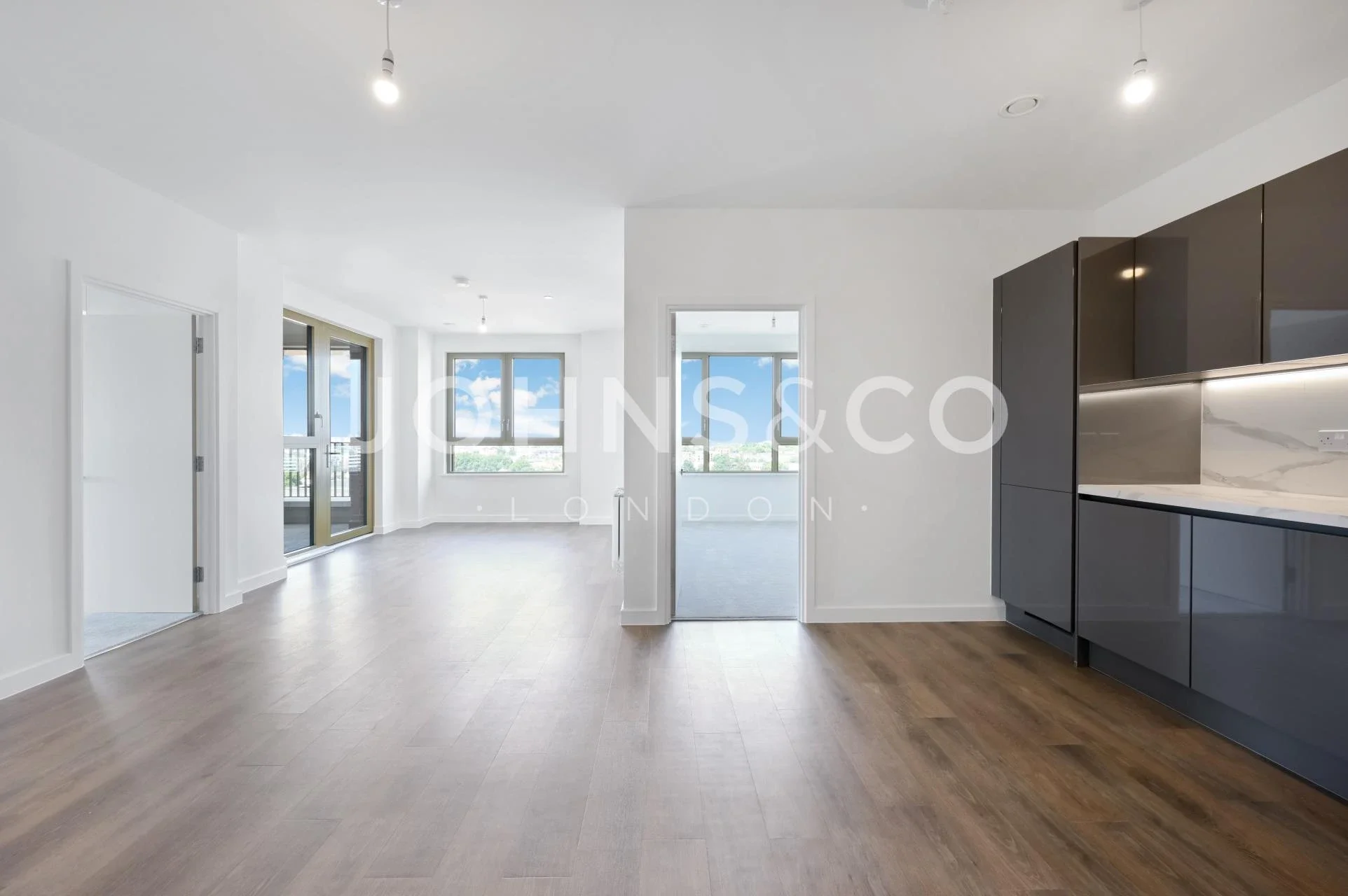 Flat Ilderton Road in Greater London