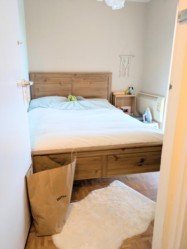 Room Ashley Road in Bristol