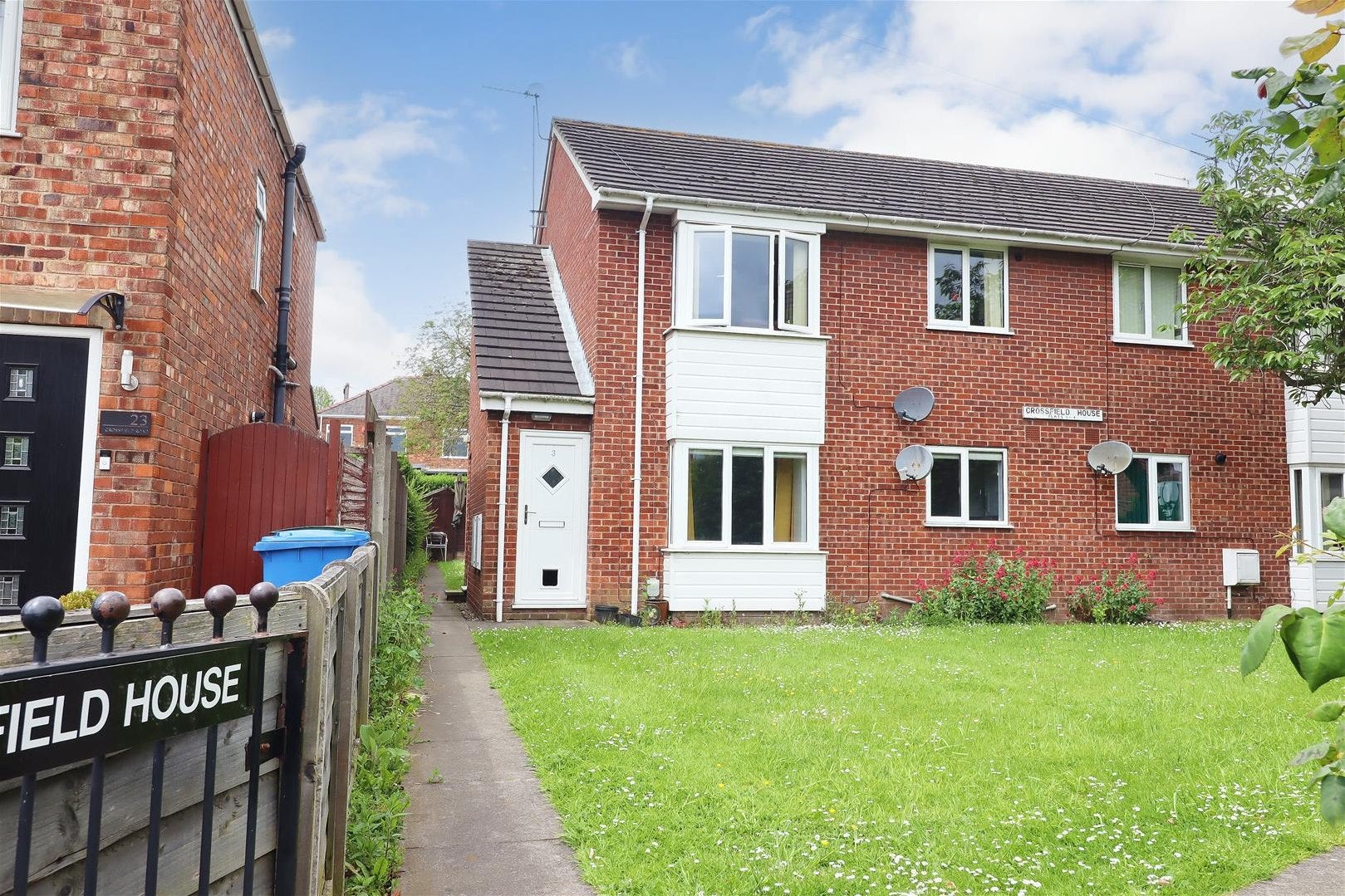 Flat Crossfield Road in Hessle